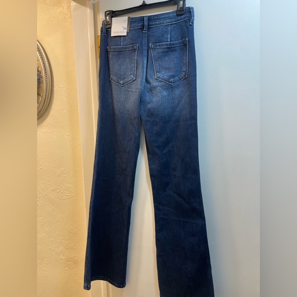 Ultra high rise, flare jeans. Size 5/26. NWT - Picture 5 of 5
